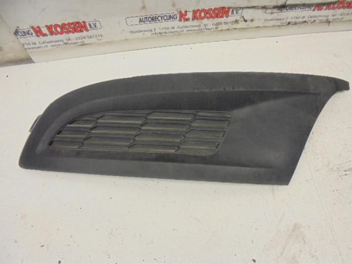 Front bumper, left-side component from a Volkswagen Polo 2010