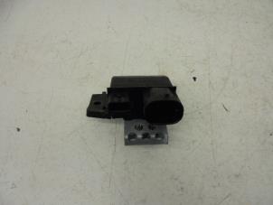 Used Heater resistor Renault Clio IV (5R) 0.9 Energy TCE 90 12V Price on request offered by N Kossen Autorecycling BV