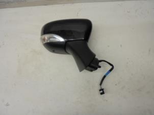 Used Wing mirror, right Renault Clio IV (5R) 0.9 Energy TCE 90 12V Price on request offered by N Kossen Autorecycling BV