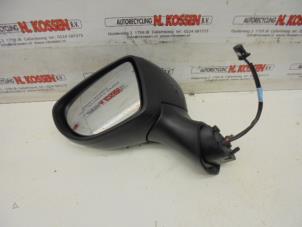 Used Wing mirror, left Renault Clio IV (5R) 0.9 Energy TCE 90 12V Price on request offered by N Kossen Autorecycling BV
