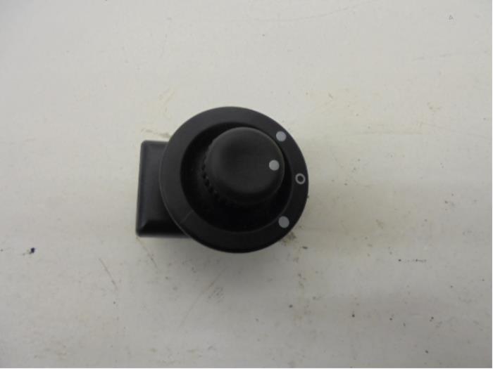 Mirror switch from a Renault Clio IV (5R) 0.9 Energy TCE 90 12V 2014