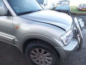 Used Front wing, right Mitsubishi Pajero Hardtop (V6/7) 3.2 DI-D 16V Price on request offered by N Kossen Autorecycling BV