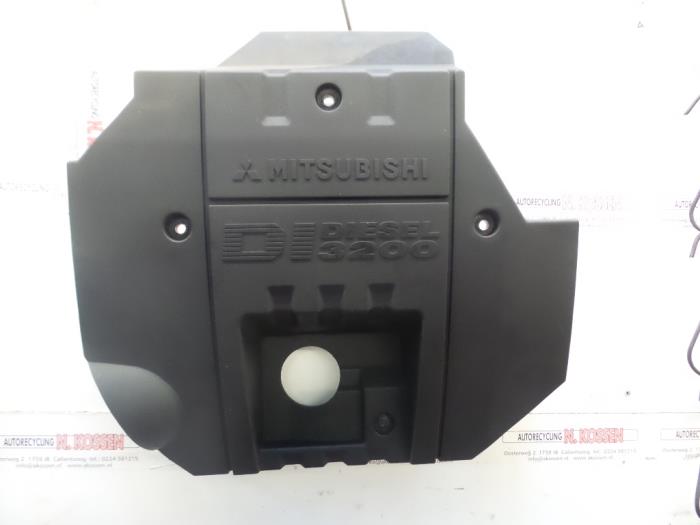 Used Engine cover Mitsubishi Pajero Hardtop (V6/7) 3.2 DI-D 16V Price on request offered by N Kossen Autorecycling BV