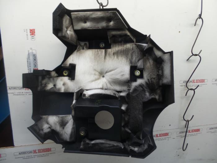 Abdeckblech Motor van een Mitsubishi Pajero Hardtop (V6/7) 3.2 DI-D 16V 2003