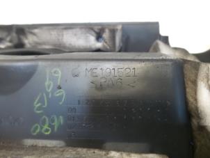 Abdeckblech Motor van een Mitsubishi Pajero Hardtop (V6/7) 3.2 DI-D 16V 2003