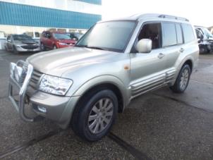 Abdeckblech Motor van een Mitsubishi Pajero Hardtop (V6/7) 3.2 DI-D 16V 2003