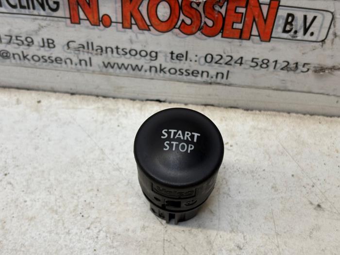 Gebrauchte Getriebe Renault Clio IV (5R) 0.9 Energy TCE 90 12V Preis auf Anfrage angeboten von N Kossen Autorecycling BV