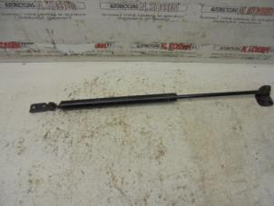 Used Rear gas strut, right Hyundai Terracan 2.9 CRDi 16V Price on request offered by N Kossen Autorecycling BV