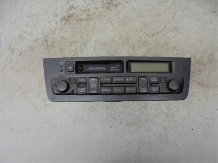 Radio/Cassette van een Honda Civic (EP/EU) 1.4 16V 2001