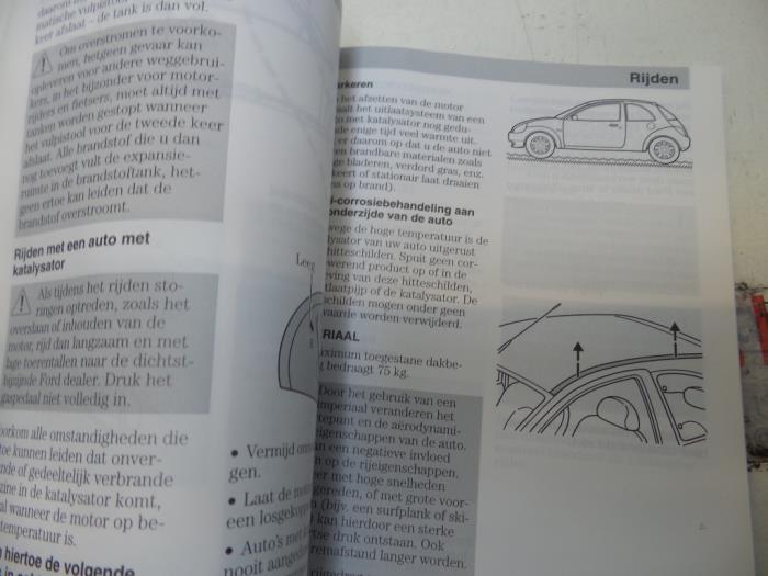 Instruction Booklet from a Ford Ka I 1.3i 2001