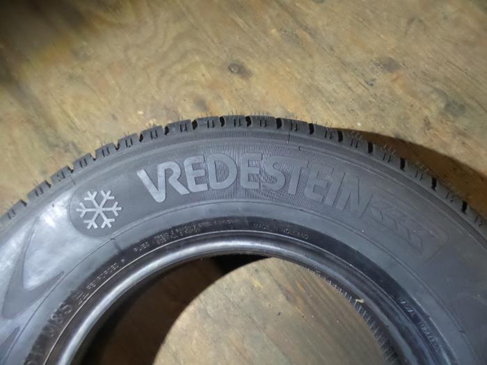 Neumático de invierno de un  Diversos