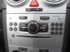 Reproductor de CD y radio de un Opel Corsa 2009