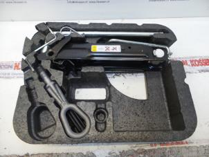 Used Jack set Mini Cooper Price on request offered by N Kossen Autorecycling BV