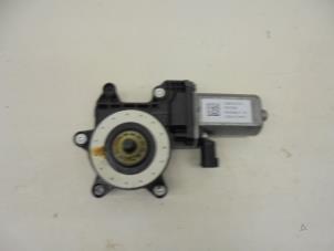 Used Door window motor Renault Clio IV (5R) 0.9 Energy TCE 90 12V Price on request offered by N Kossen Autorecycling BV