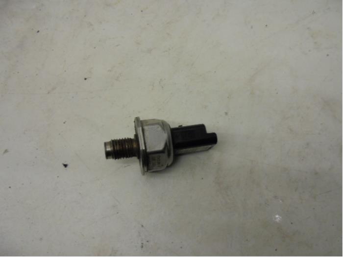 Usagé Capteur de pression carburant Ssang Yong Rodius 2.7 270 Xdi 20V 4x2 Prix sur demande proposé par N Kossen Autorecycling BV
