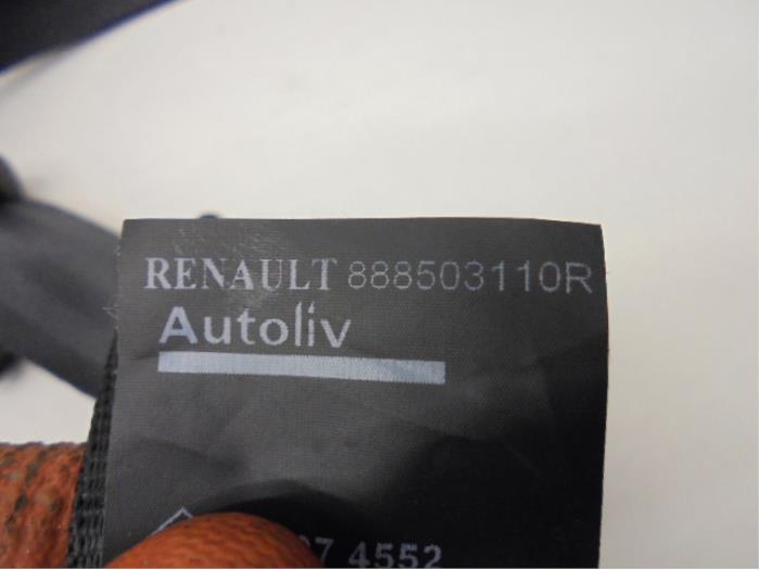 Cinturón de seguridad centro detrás de un Renault Clio IV (5R) 0.9 Energy TCE 90 12V 2014