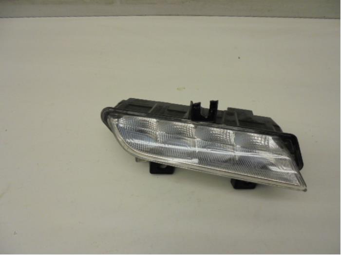 Daytime running light, right from a Renault Clio IV (5R) 0.9 Energy TCE 90 12V 2014