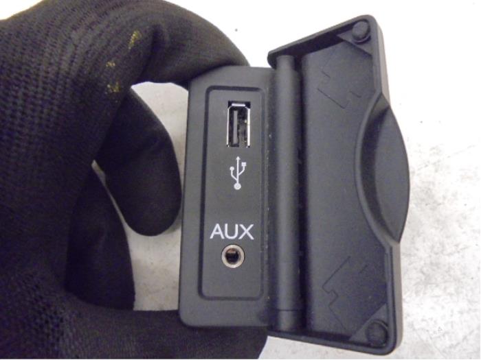 AUX / USB connection - 280230002R