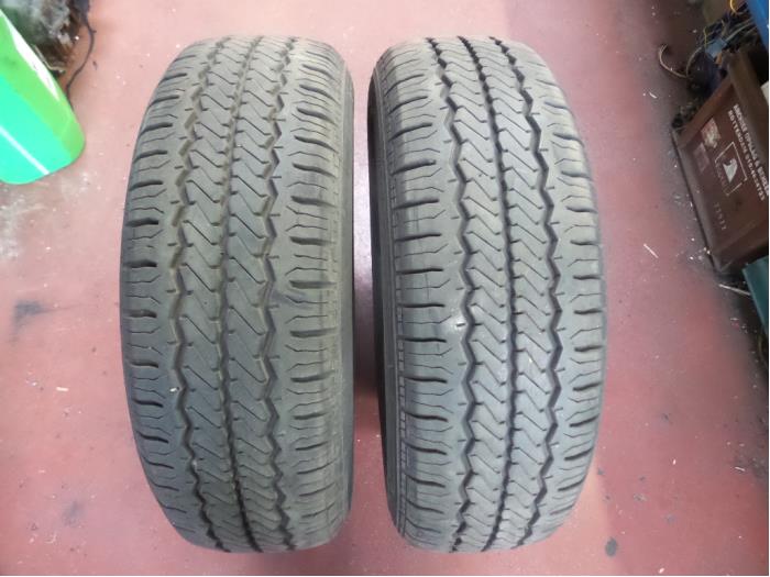 Używane Opona Cena na żądanie oferowane przez N Kossen Autorecycling BV