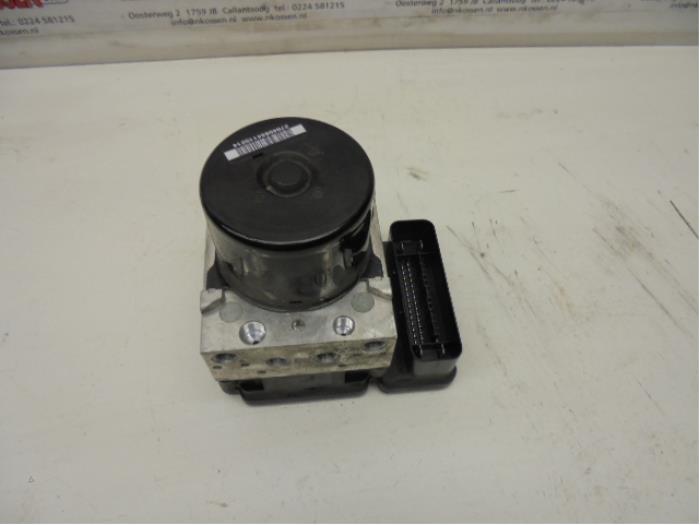 Begagnade ABS-pump Volvo V50 (MW) 2.0 D3 20V Pris på förfrågan erbjuds av N Kossen Autorecycling BV