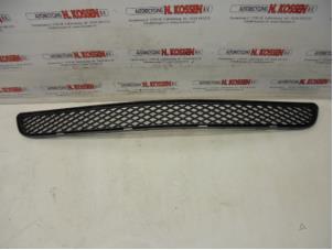 Used Grille Mercedes ML-Klasse Price on request offered by N Kossen Autorecycling BV