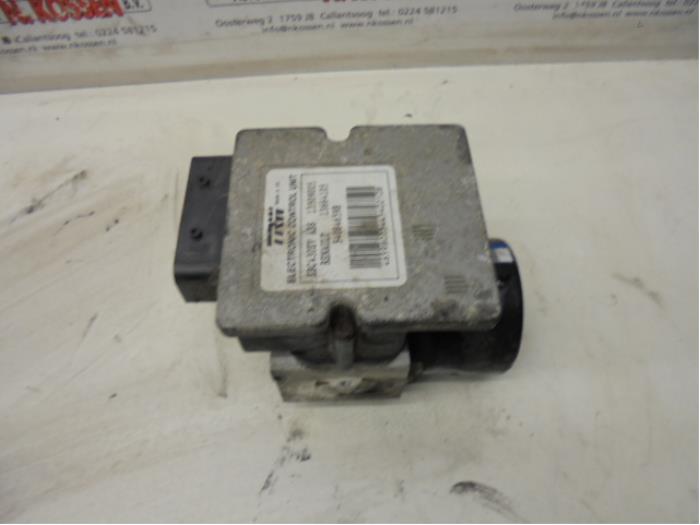 Usagé Bloc ABS Renault Trafic New (FL) 1.9 dCi 100 16V Prix sur demande proposé par N Kossen Autorecycling BV