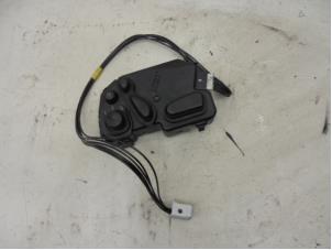 Usados Interruptor de ajuste de asiento Mercedes CLK (W209) 5.0 500 V8 24V Precio de solicitud ofrecido por N Kossen Autorecycling BV