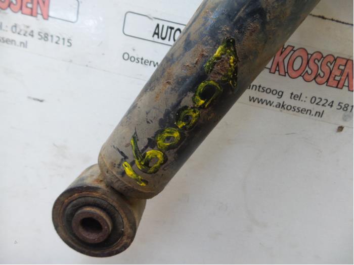 Front shock absorber rod, left from a Kia Sorento I (JC) 2.5 CRDi 16V VGT 2007