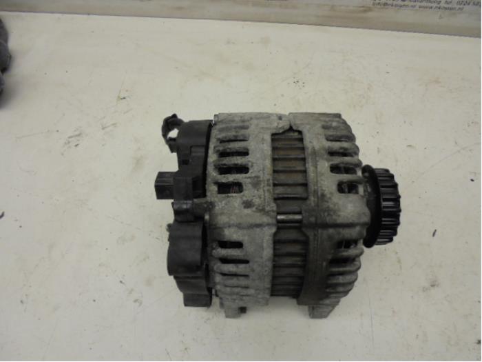 Begagnade Dynamo Volkswagen Transporter T5 2.5 TDi PF Pris på förfrågan erbjuds av N Kossen Autorecycling BV
