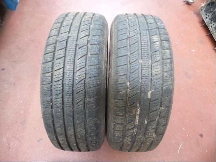 Używane Opona zimowa Cena na żądanie oferowane przez N Kossen Autorecycling BV