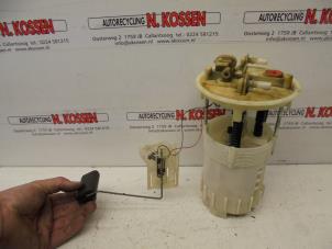 Usados Bomba eléctrica de combustible Opel Vivaro 1.9 DTI 16V Precio de solicitud ofrecido por N Kossen Autorecycling BV