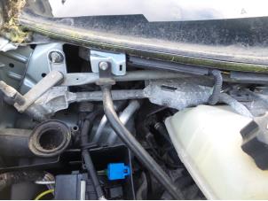 Used Wiper mechanism Lancia Phedra 3.0 V6 24V Price on request offered by N Kossen Autorecycling BV