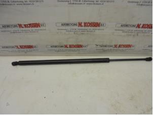 Used Rear gas strut, right Chrysler Voyager Price on request offered by N Kossen Autorecycling BV