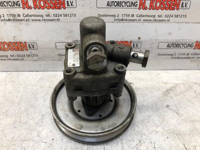 Usagé Pompe de direction Audi S8 (D2) S8 4.2 V8 32V Prix sur demande proposé par N Kossen Autorecycling BV