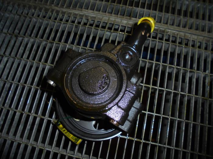 Usagé Pompe de direction Ford Focus 1 1.6 16V Prix sur demande proposé par N Kossen Autorecycling BV