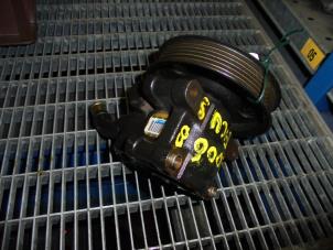 Usados Bomba de dirección asistida Ford Focus 1 1.6 16V Precio de solicitud ofrecido por N Kossen Autorecycling BV