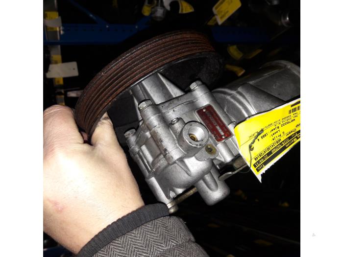 Usagé Pompe de direction Mercedes E diesel (W124) 3.0 300 D,TD Prix sur demande proposé par N Kossen Autorecycling BV