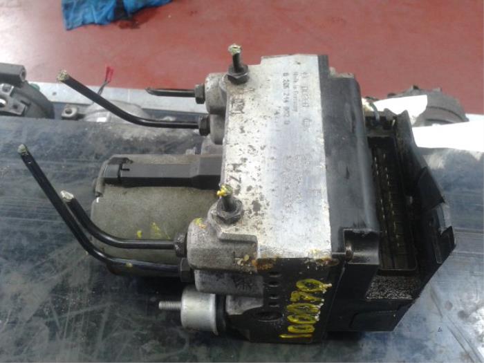 Begagnade ABS-pump Audi A6 Avant (C4) 2.6 V6 Pris på förfrågan erbjuds av N Kossen Autorecycling BV
