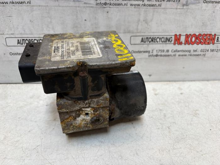 Usagé Pompe ABS Opel Vivaro 1.9 DTI 16V Prix sur demande proposé par N Kossen Autorecycling BV