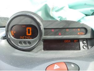 Usagé Instrument de bord Renault Twingo II (CN) 1.5 dCi 90 FAP Prix sur demande proposé par N Kossen Autorecycling BV