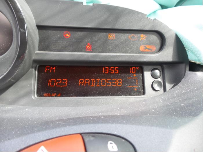 Begagnade Innerdisplay Renault Twingo II (CN) 1.5 dCi 90 FAP Pris på förfrågan erbjuds av N Kossen Autorecycling BV