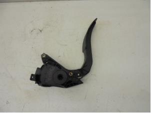 Used Accelerator pedal Renault Clio IV (5R) 0.9 Energy TCE 90 12V Price on request offered by N Kossen Autorecycling BV