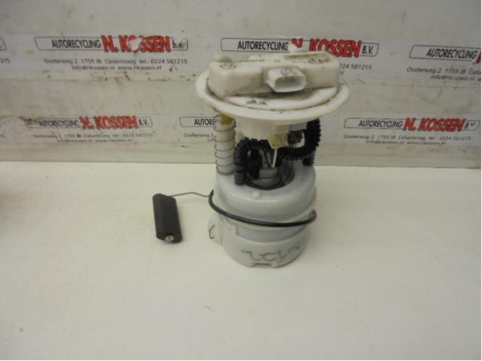 Gebrauchte Benzinpumpe Renault Clio IV (5R) 0.9 Energy TCE 90 12V Preis auf Anfrage angeboten von N Kossen Autorecycling BV