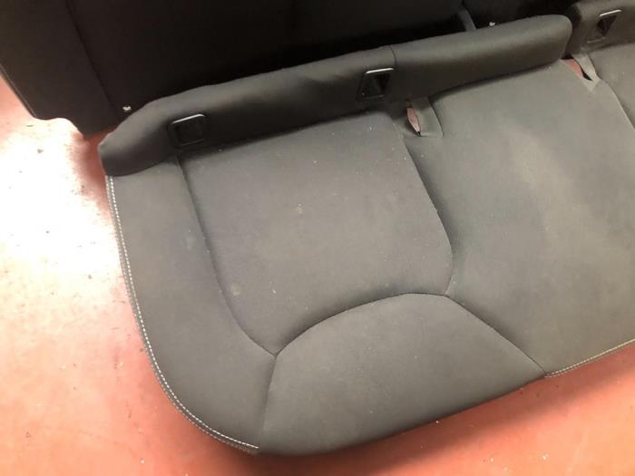 Rear bench seat from a Renault Clio IV (5R) 0.9 Energy TCE 90 12V 2014