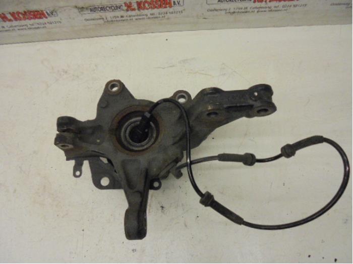 Knuckle, front right from a Renault Clio IV (5R) 0.9 Energy TCE 90 12V 2014