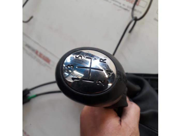 Gear stick from a Renault Clio IV (5R) 0.9 Energy TCE 90 12V 2014