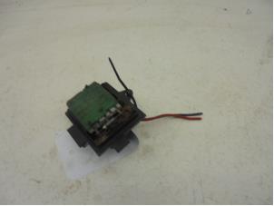 Used Cooling fan resistor Renault Clio II (BB/CB) 1.4 Price on request offered by N Kossen Autorecycling BV
