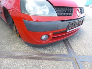 Used Front bumper Renault Clio II (BB/CB) 1.4 16V Price on request offered by N Kossen Autorecycling BV