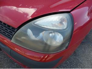 Used Headlight, left Renault Clio II (BB/CB) 1.4 16V Price on request offered by N Kossen Autorecycling BV