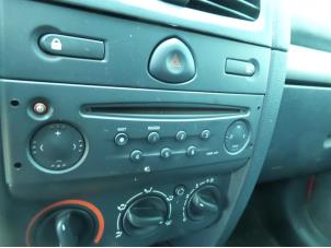 Used Radio CD player Renault Clio II (BB/CB) 1.4 16V Price on request offered by N Kossen Autorecycling BV